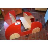 houten speeltuig voorstellende auto
